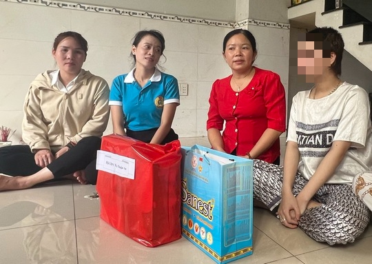 Vụ thiếu nữ 16 tuổi bị chủ spa h&agrave;nh hạ v&igrave; ghen tu&ocirc;ng: Kh&ocirc;ng d&aacute;m ra đường! - Ảnh 2.