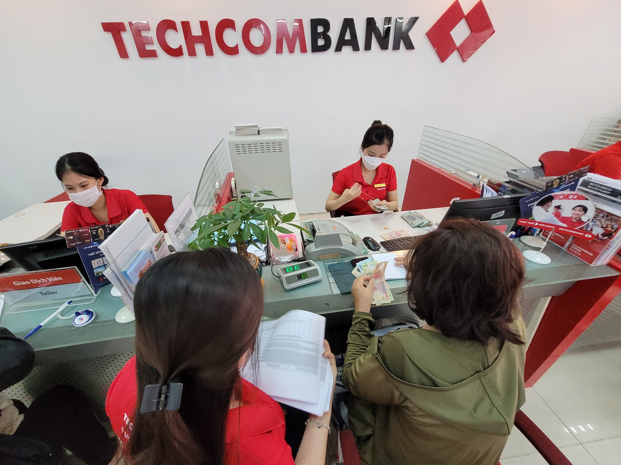 Người vay mua nhà, mua xe dễ thở hơn - Ảnh 3.