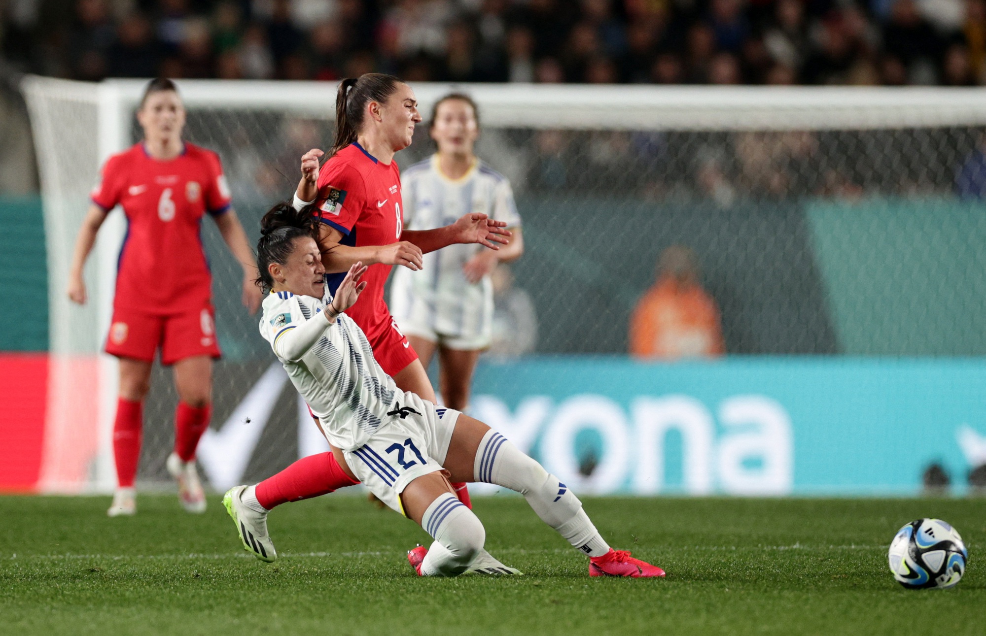 World Cup nữ 2023: Philippines kh&ocirc;ng thể l&agrave;m n&ecirc;n kỳ t&iacute;ch, chủ nh&agrave; New Zealand bị loại đầy tiếc nuối - Ảnh 3.