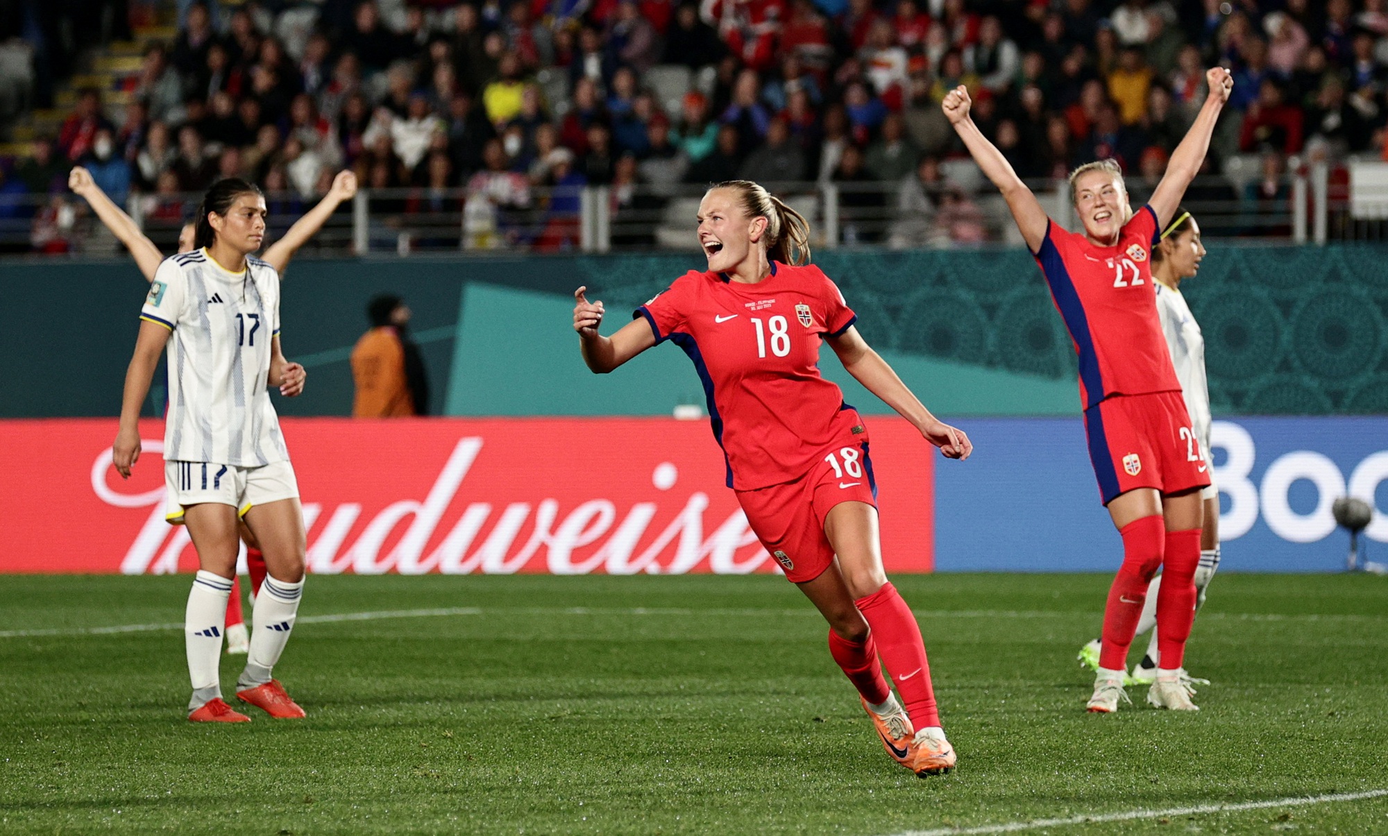 World Cup nữ 2023: Philippines kh&ocirc;ng thể l&agrave;m n&ecirc;n kỳ t&iacute;ch, chủ nh&agrave; New Zealand bị loại đầy tiếc nuối - Ảnh 1.