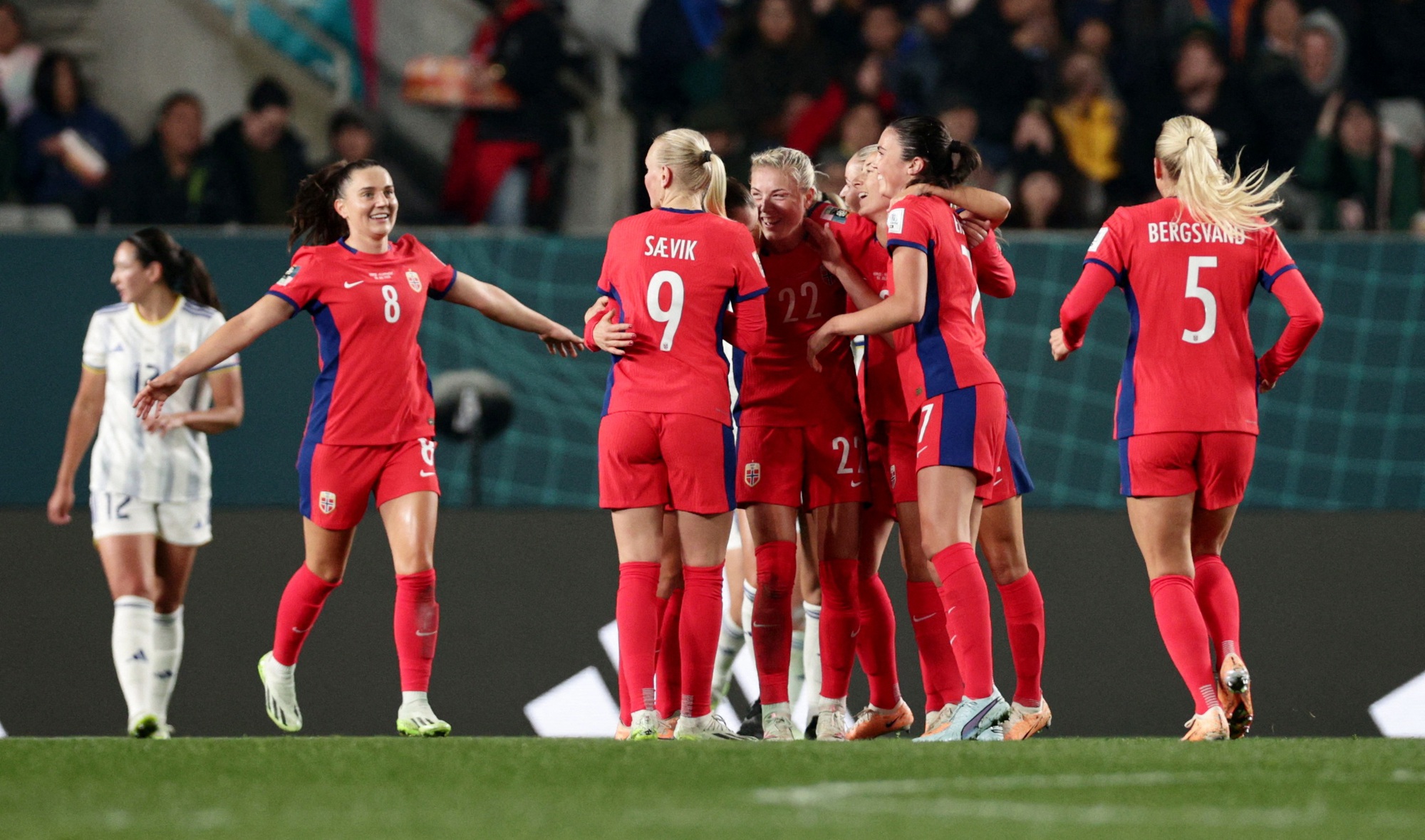 World Cup nữ 2023: Philippines kh&ocirc;ng thể l&agrave;m n&ecirc;n kỳ t&iacute;ch, chủ nh&agrave; New Zealand bị loại đầy tiếc nuối - Ảnh 2.