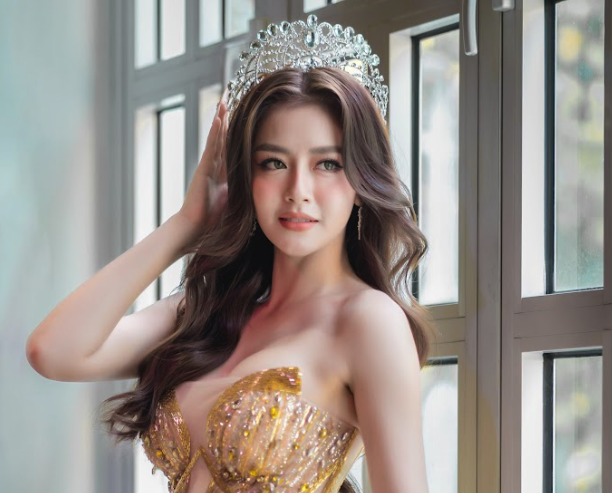 Á hậu Đặng Thanh Ngân stress vì bị "bạo lực mạng"