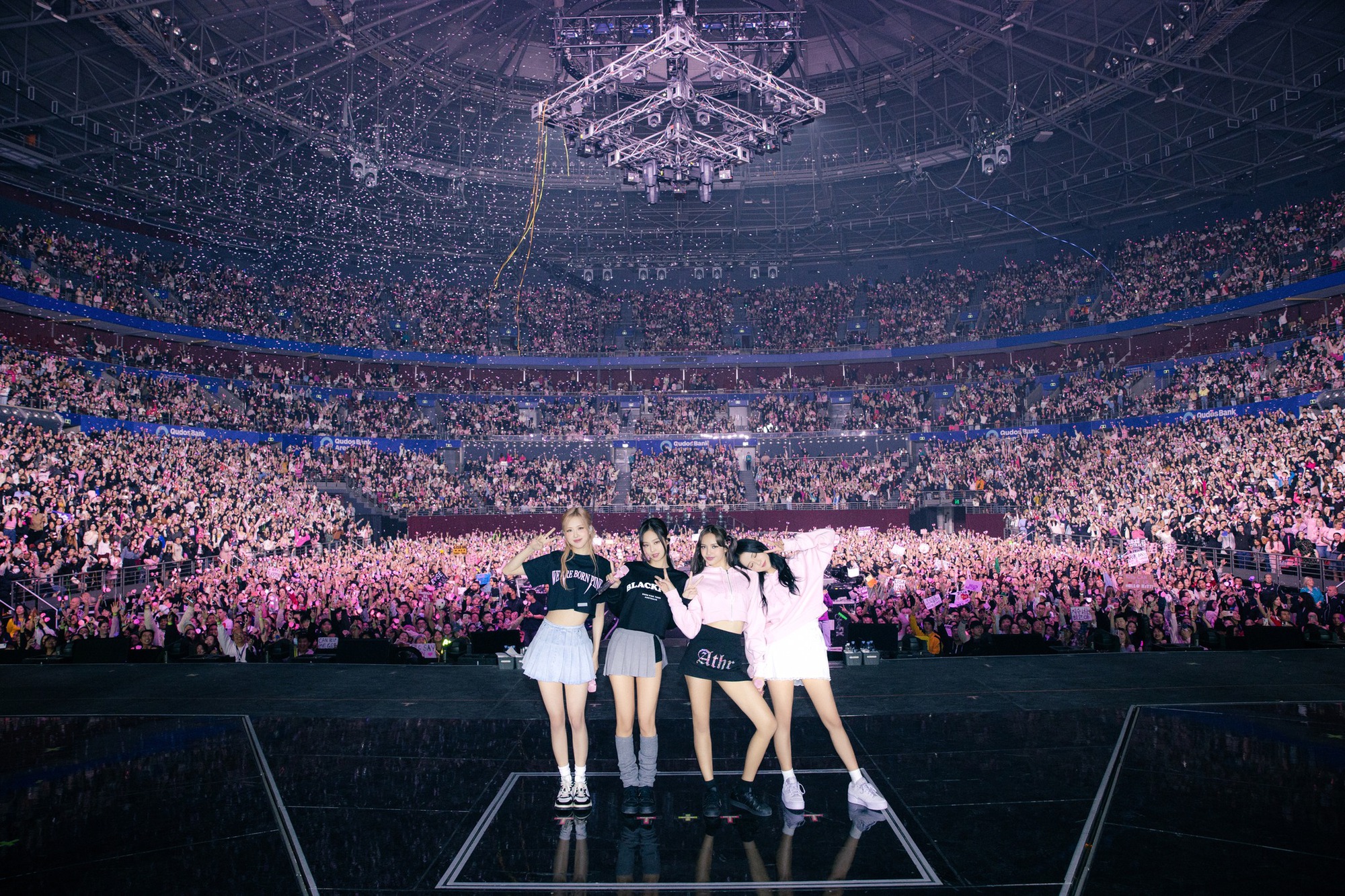 Blackpink nhảy See t&igrave;nh, phản ứng của Ho&agrave;ng Th&ugrave;y Linh thế n&agrave;o? - Ảnh 1.
