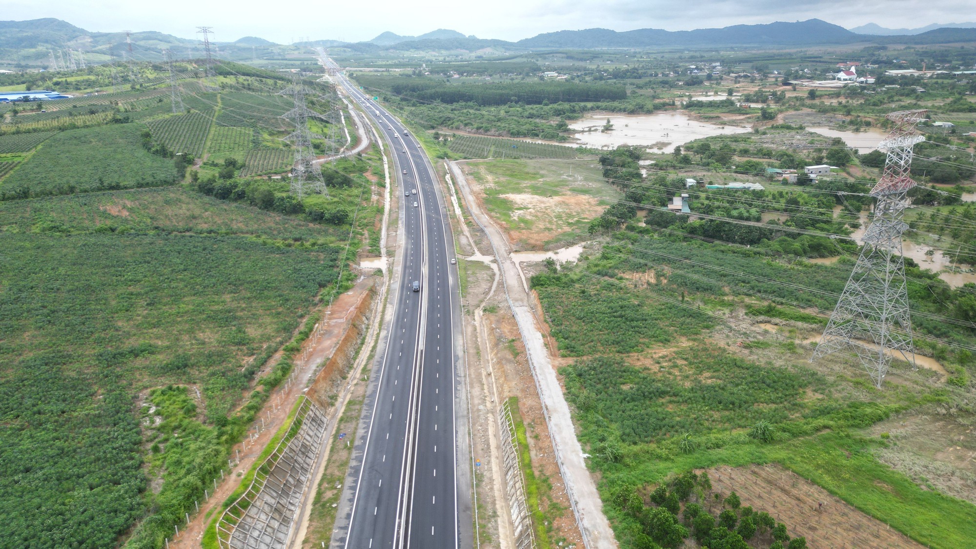 Mưa k&eacute;o d&agrave;i, cao tốc Dầu Gi&acirc;y &ndash; Phan Thiết nguy cơ t&aacute;i ngập - Ảnh 2.