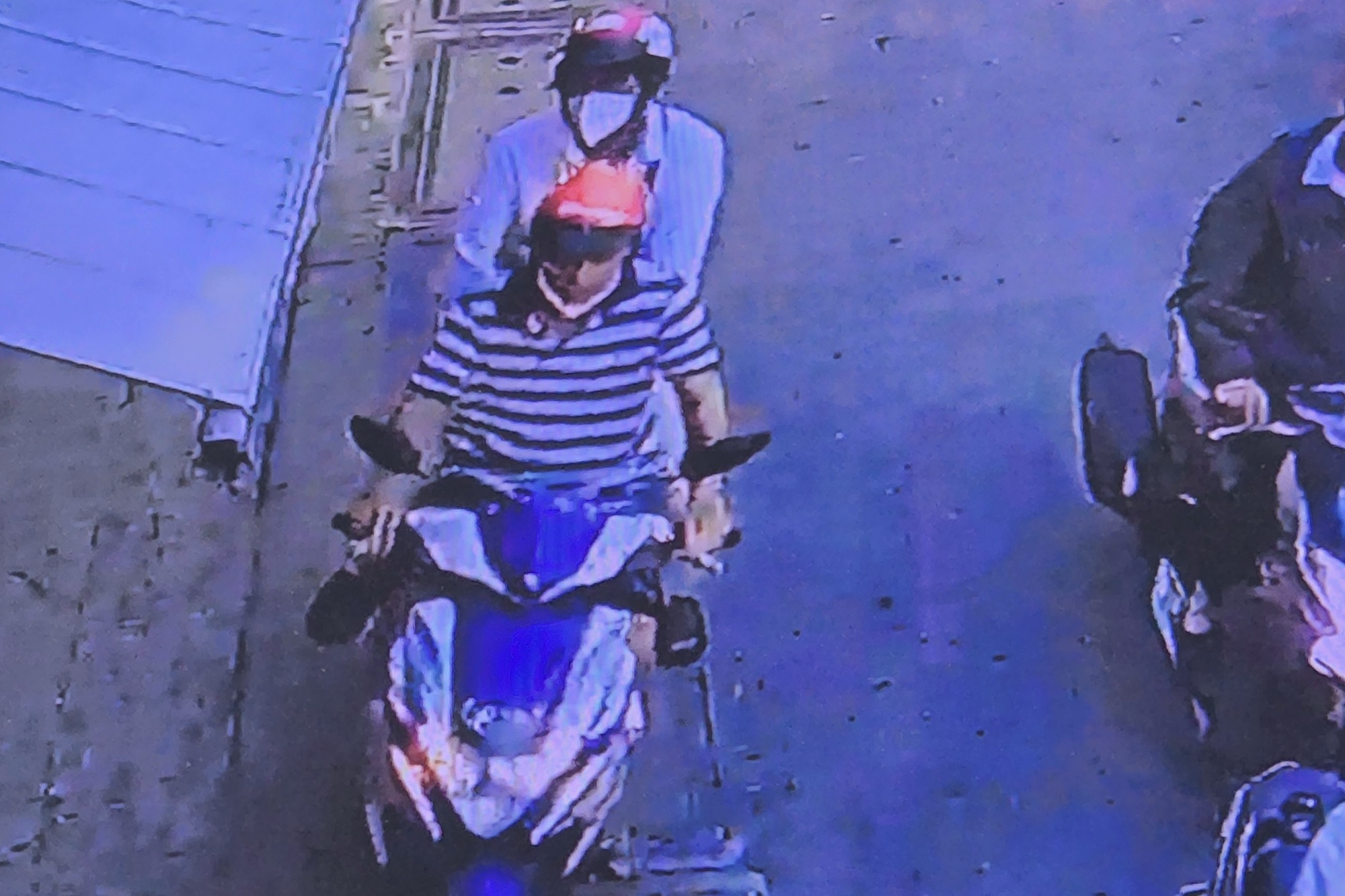 Clip người đàn ông đi xe ôm tới nhiều chung cư ở Thủ Đức để trộm xe máy