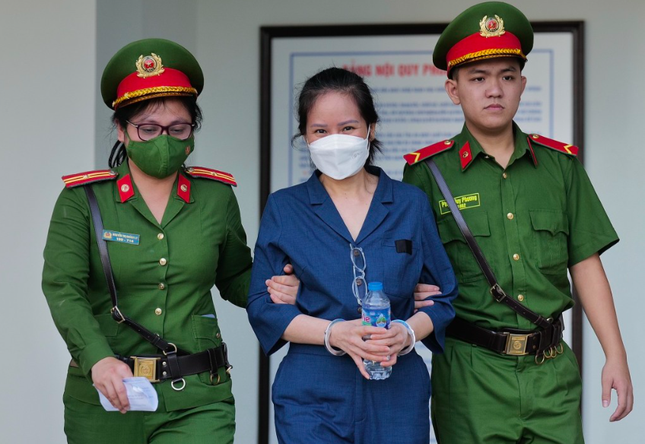 Vụ Chuyến bay giải cứu: V&igrave; sao cựu điều tra vi&ecirc;n, cựu nữ cục trưởng bị tuy&ecirc;n &aacute;n cao hơn đề nghị? - Ảnh 3.