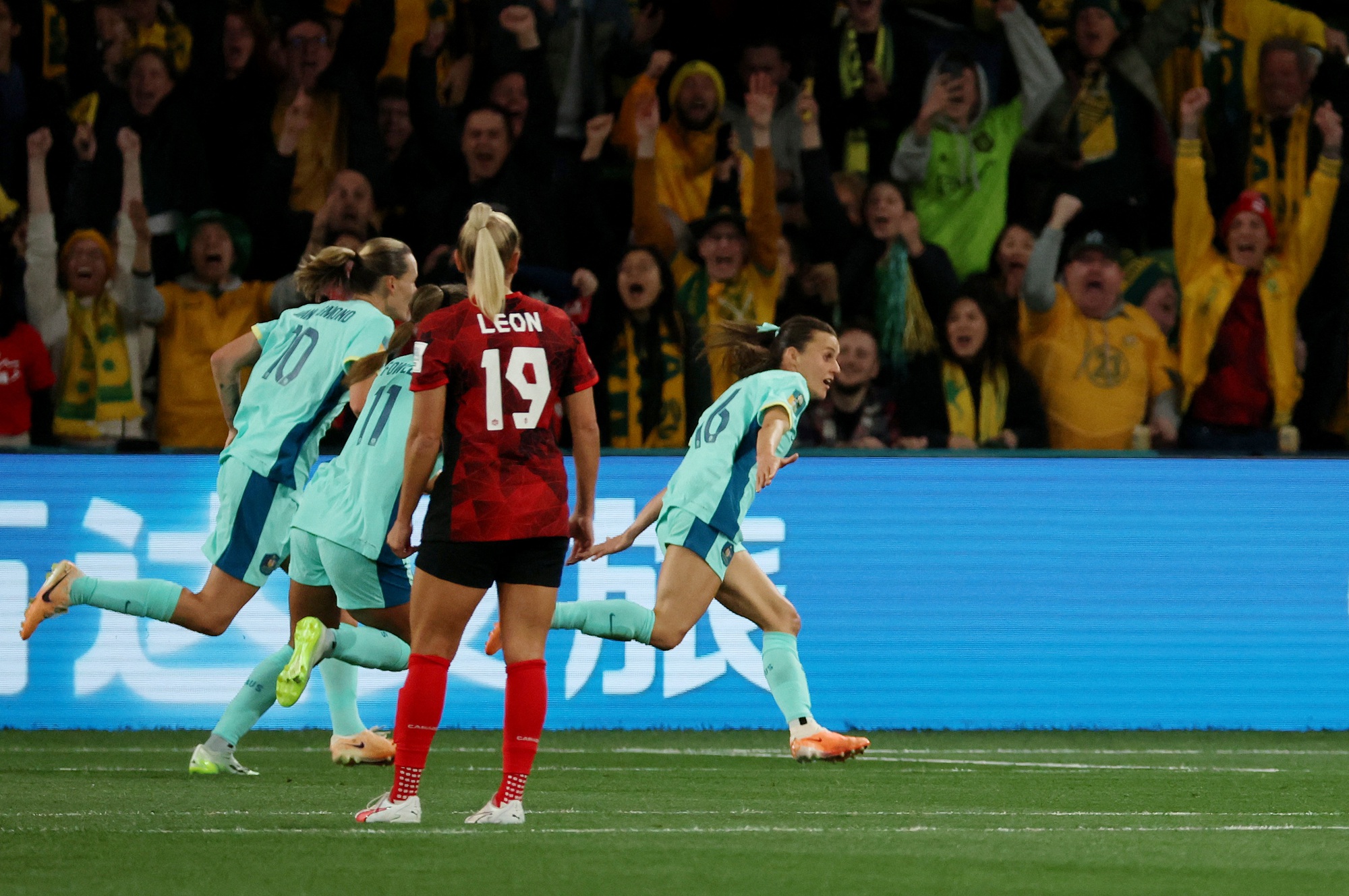 World Cup nữ 2023: Chủ nh&agrave; &Uacute;c đ&aacute;nh bại nh&agrave; v&ocirc; địch Olympic trắng 4 b&agrave;n - Ảnh 3.