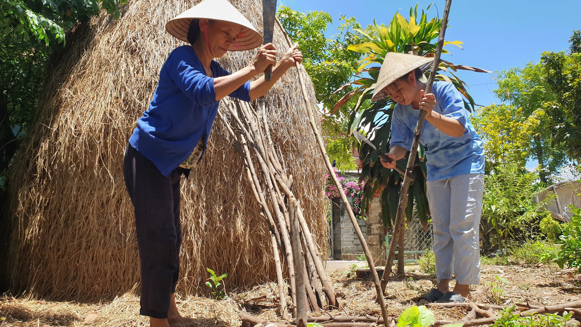 V&igrave; ngh&egrave;o, nữ thủ khoa t&iacute;nh bỏ đại học... đi xuất khẩu lao động - Ảnh 2.
