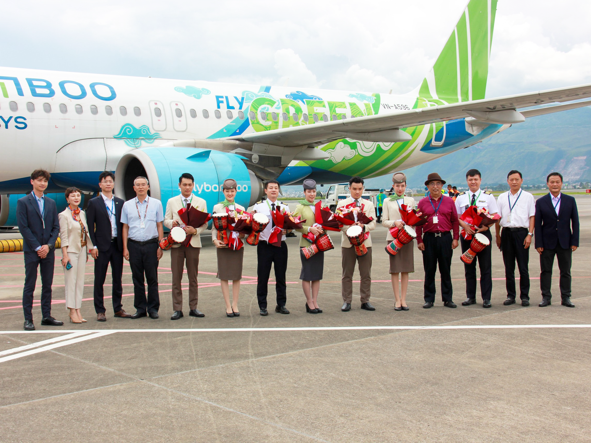 H&agrave; Nội c&oacute; chuyến bay thẳng đầu ti&ecirc;n tới Lệ Giang, Trung Quốc - Ảnh 1.
