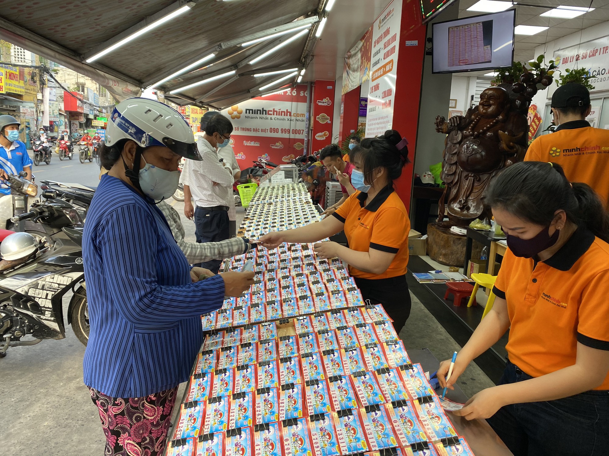 Xổ số kiến thiết TP HCM đã chi bao nhiêu tiền thưởng trong 6 tháng?