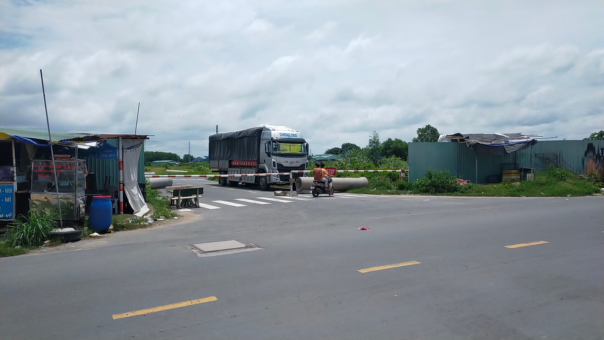 Ph&aacute;t hiện thi thể người đ&agrave;n &ocirc;ng với h&agrave;ng chục vết đ&acirc;m - Ảnh 1.