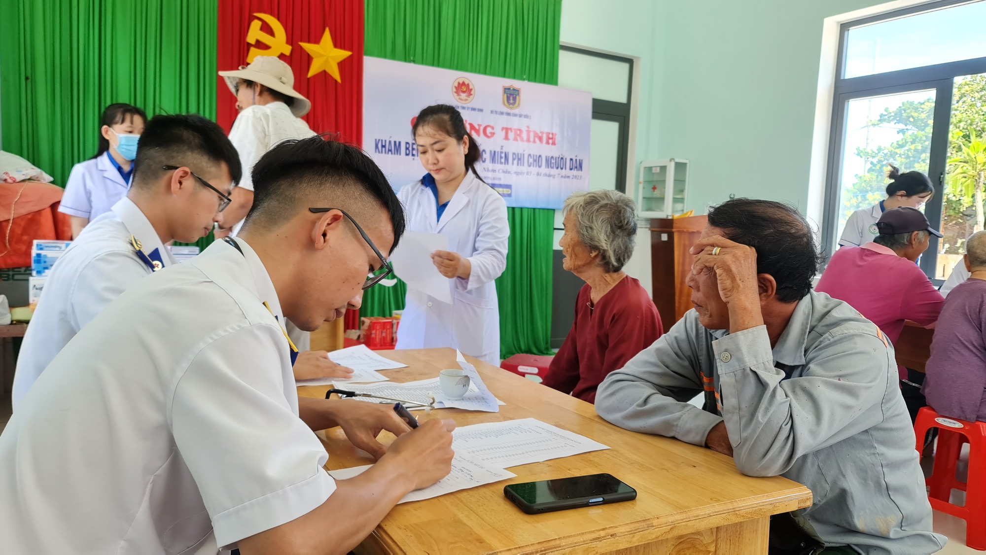 Nhiều hoạt động ý nghĩa đến với ngư dân đảo Cù Lao Xanh, Bình Định - Ảnh 11.