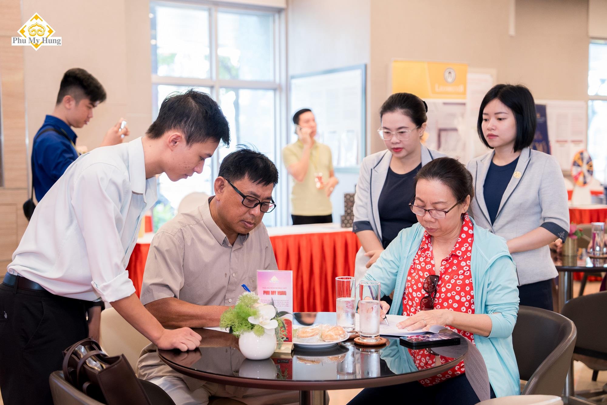 Phú Mỹ Hưng tiếp tục bàn giao nhà đúng tiến độ - Ảnh 1.