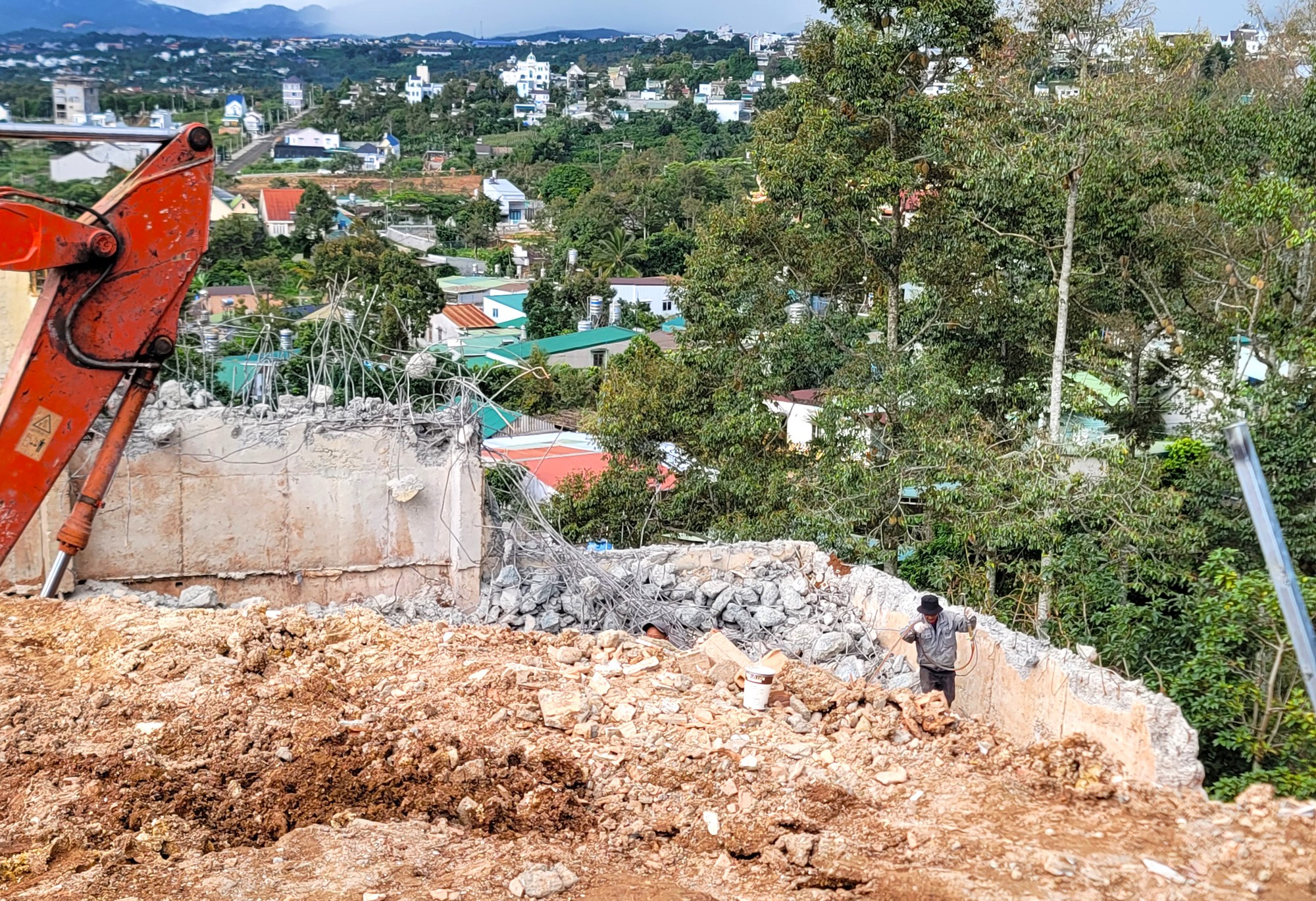 Thở phào khi xử lý "quả bom treo"