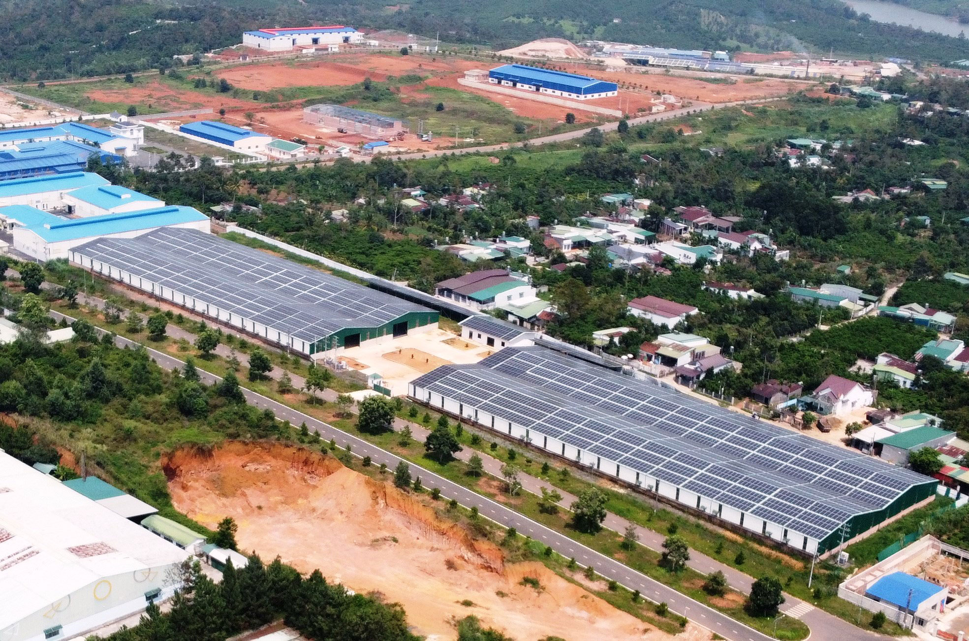 Yêu cầu xử lý doanh nghiệp làm điện mặt trời "chui" trong KCN