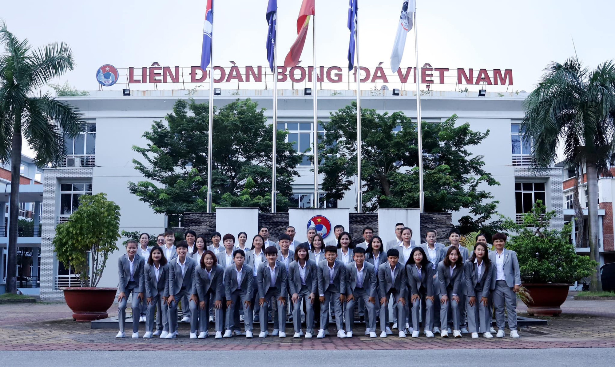 Tuyển nữ Việt Nam l&ecirc;n đường, bắt đầu h&agrave;nh tr&igrave;nh lịch sử ở World Cup nữ 2023 - Ảnh 2.