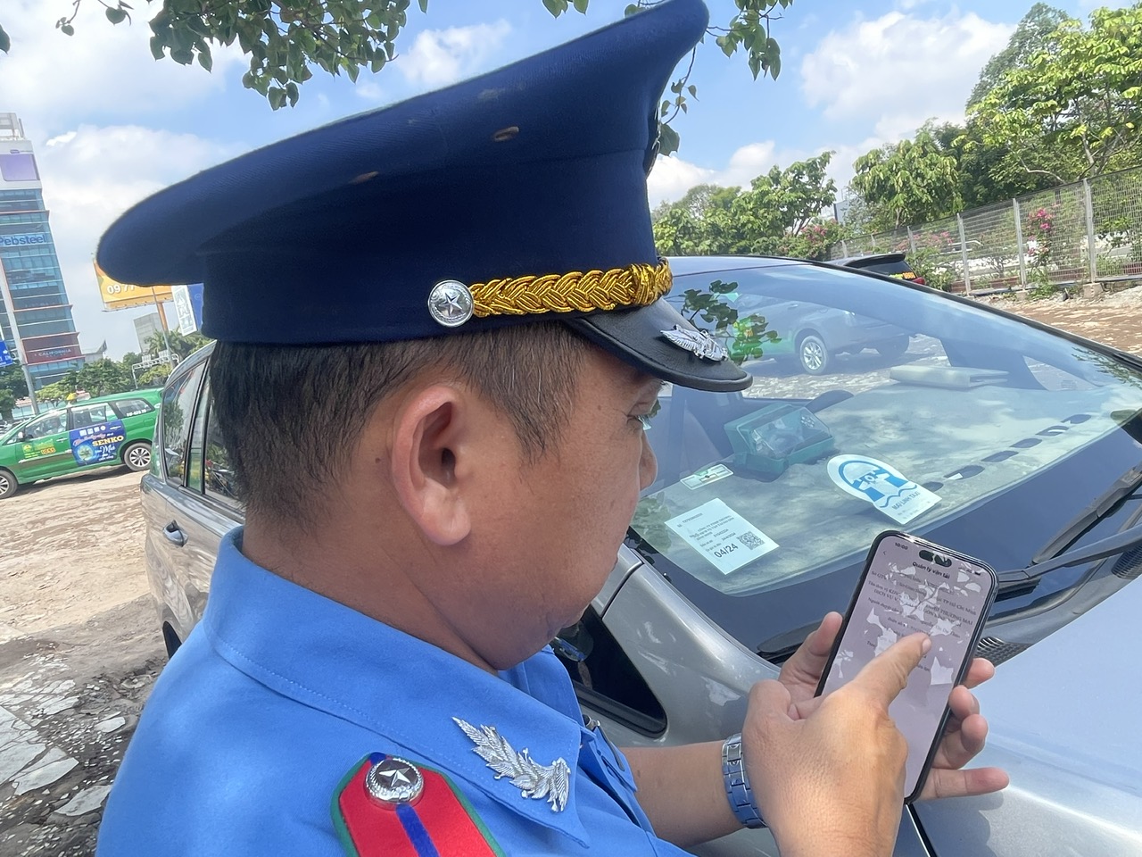CLIP: Kiểm tra hàng loạt taxi sau vụ thổi cước gấp 10 lần - Ảnh 3.