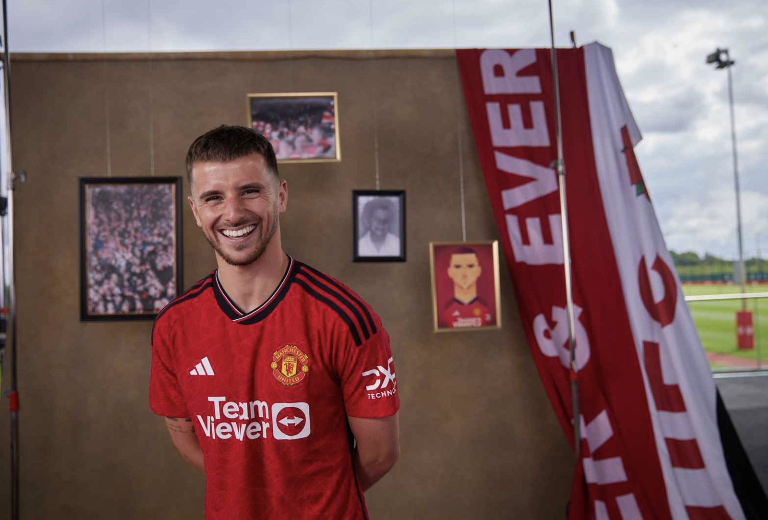 Mason Mount ch&iacute;nh thức gia nhập Man United, nhận lương cao hơn thủ qu&acirc;n - Ảnh 8.