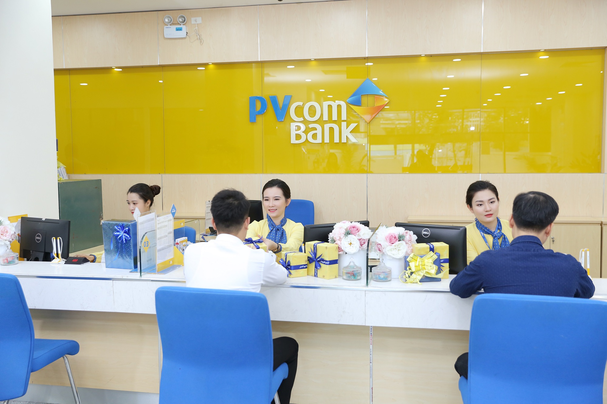 PVcomBank lên tiếng vụ khách hàng gửi tiết kiệm bị chuyển thành hợp đồng bảo hiểm