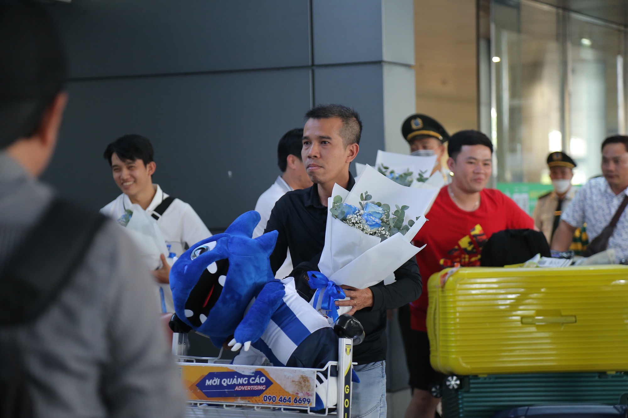 Nh&agrave; v&ocirc; địch World Cup Trần Quyết Chiến được thưởng n&oacute;ng ng&agrave;y về - Ảnh 4.
