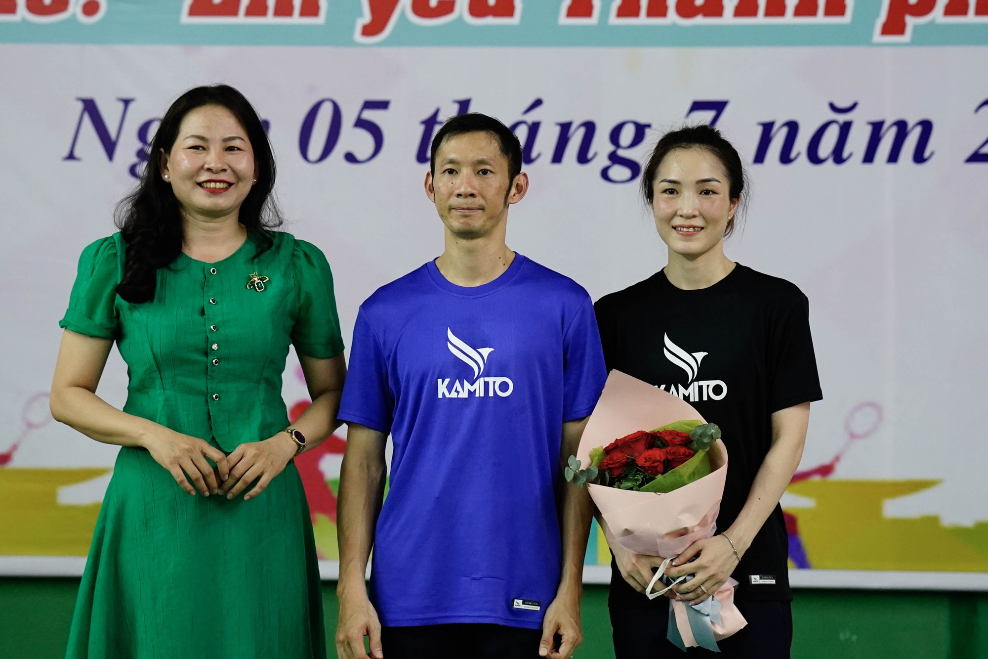 Vợ chồng Tiến Minh đồng h&agrave;nh c&ugrave;ng Ng&agrave;y hội cầu l&ocirc;ng h&egrave; Quận 11 - Ảnh 7.