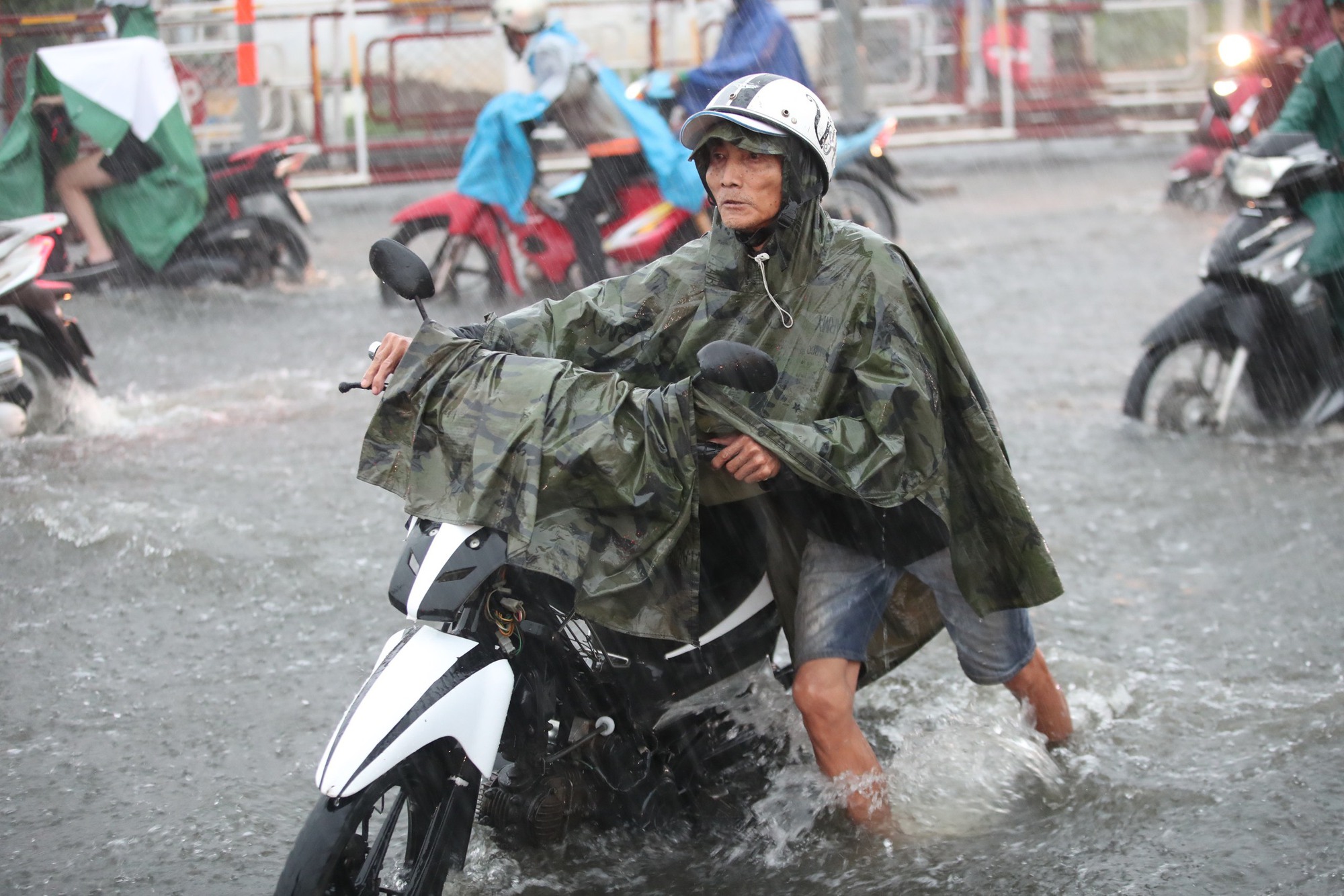 Chiều tối nay 30-8, Nam Bộ c&oacute; nơi mưa rất to - Ảnh 1.