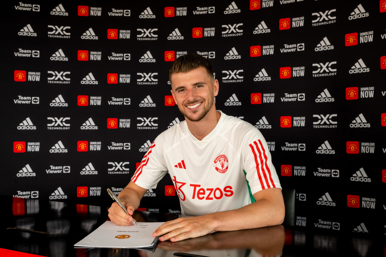 Mason Mount ch&iacute;nh thức gia nhập Man United, nhận lương cao hơn thủ qu&acirc;n - Ảnh 1.