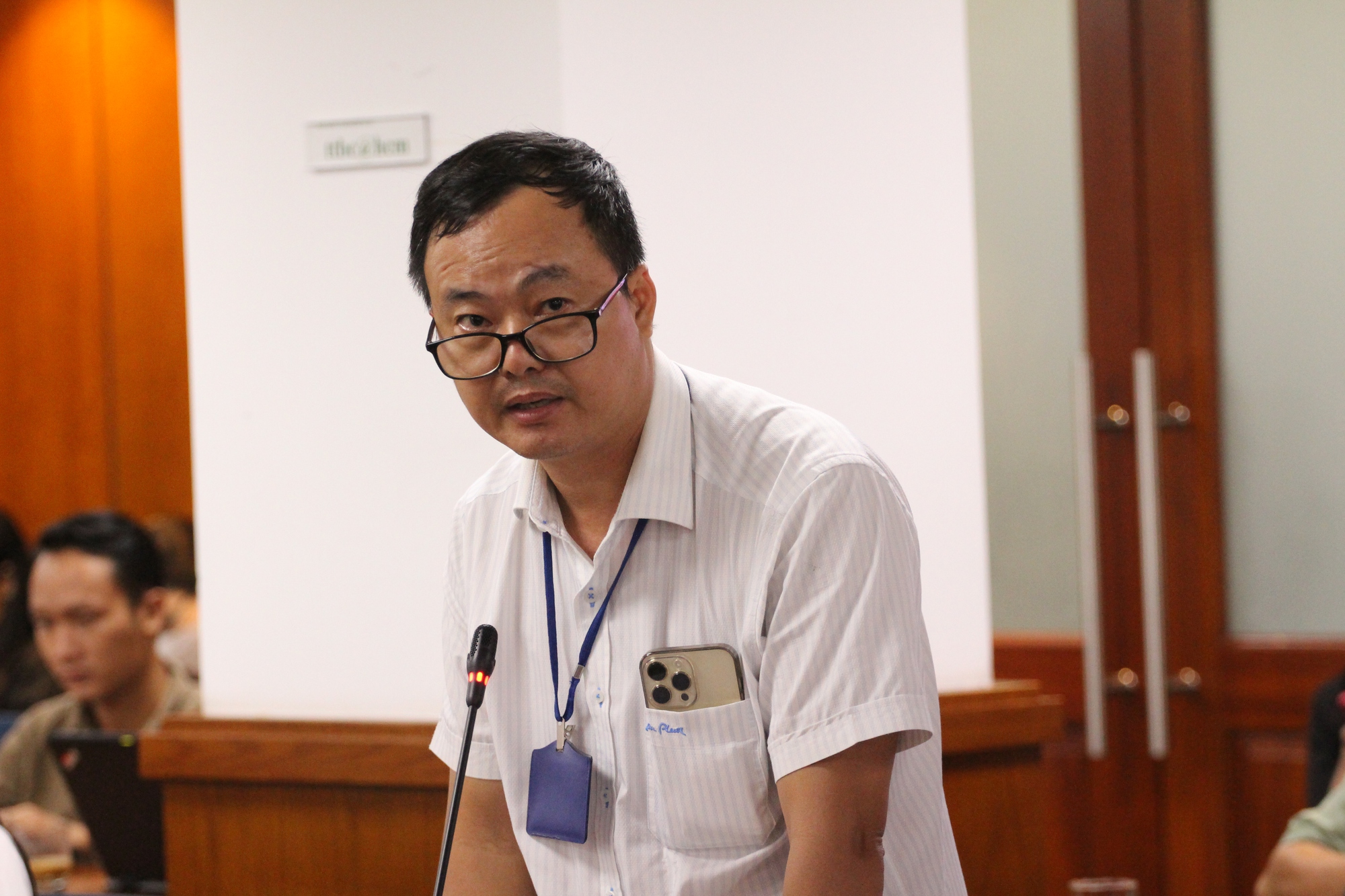 TP HCM: Xử l&yacute; h&agrave;ng trăm người l&agrave;m phiền du kh&aacute;ch ở phố đi bộ Nguyễn Huệ - Ảnh 2.