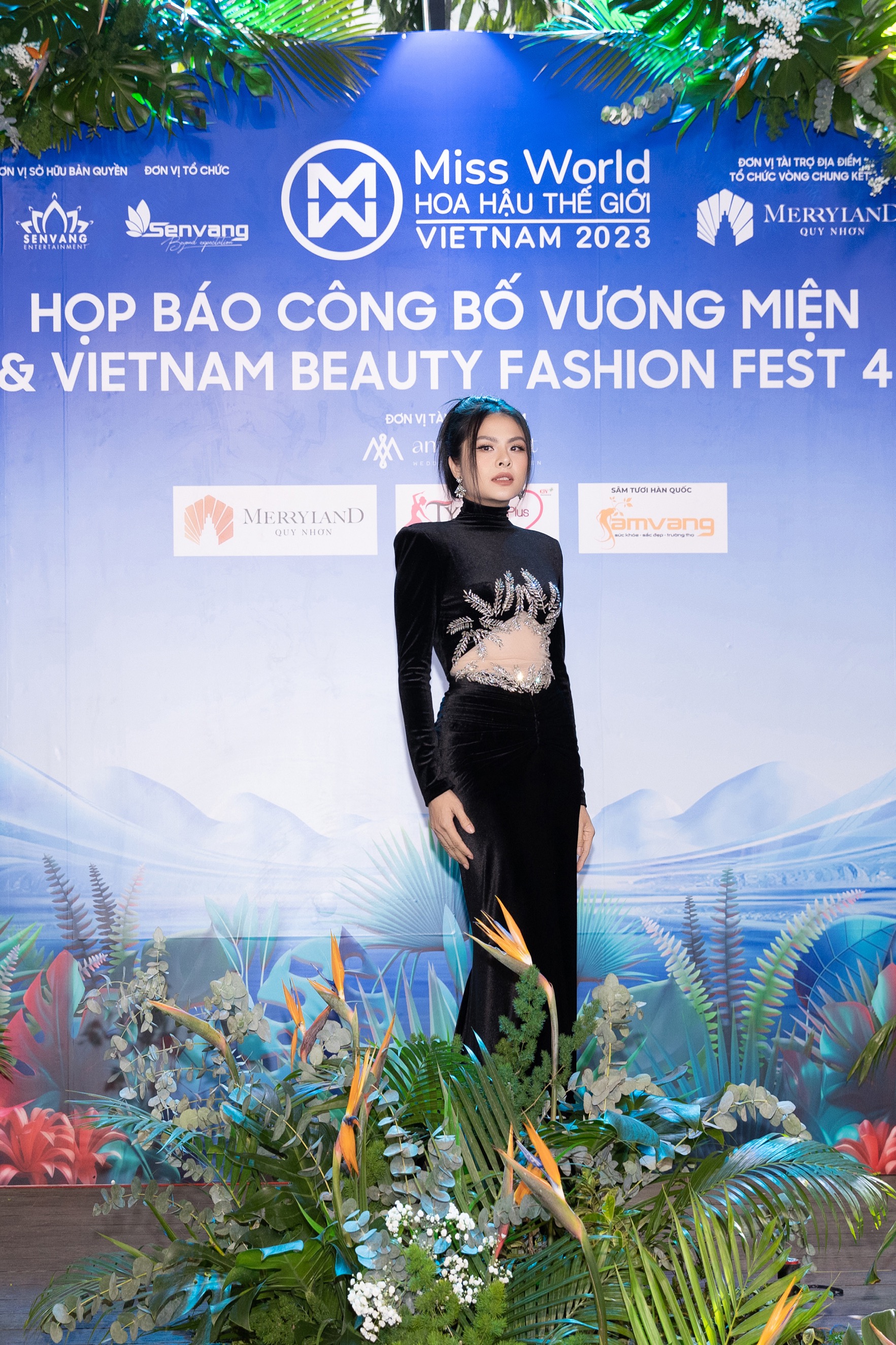 D&agrave;n người đẹp chặt nhau tr&ecirc;n thảm đỏ - Ảnh 7.