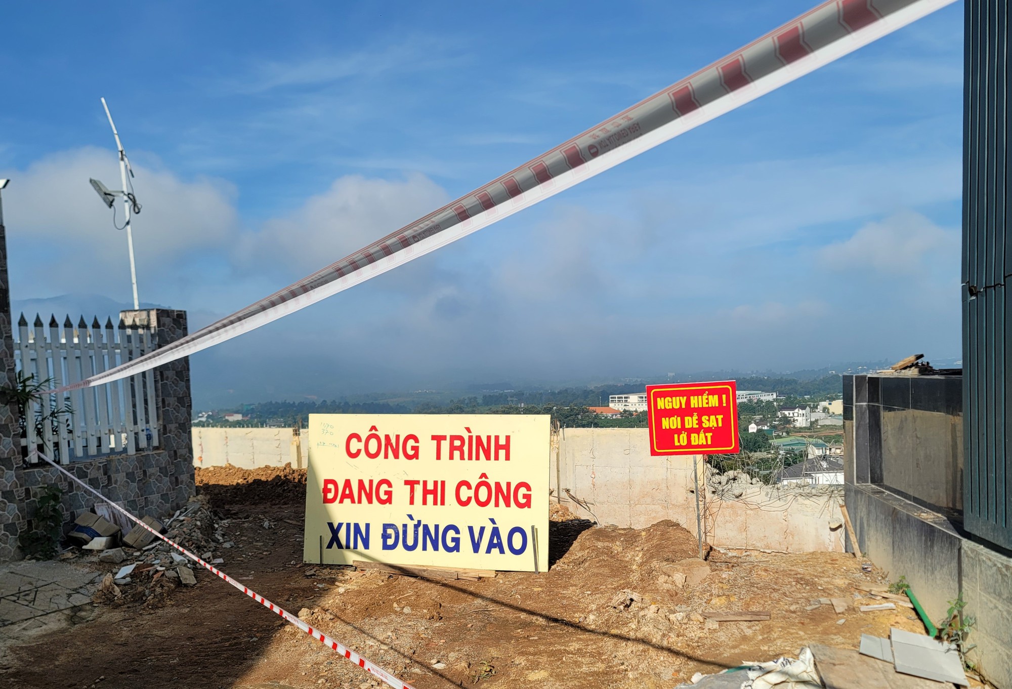 Cận cảnh bom khủng x&acirc;y kh&ocirc;ng ph&eacute;p khiến chủ tịch phường bị đ&igrave;nh chỉ c&ocirc;ng t&aacute;c - Ảnh 8.