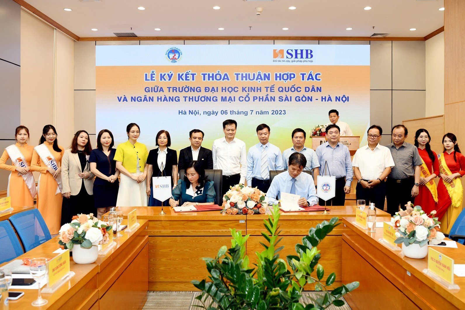 SHB tăng cường hợp tác với Đại học Kinh tế Quốc Dân - Ảnh 2.