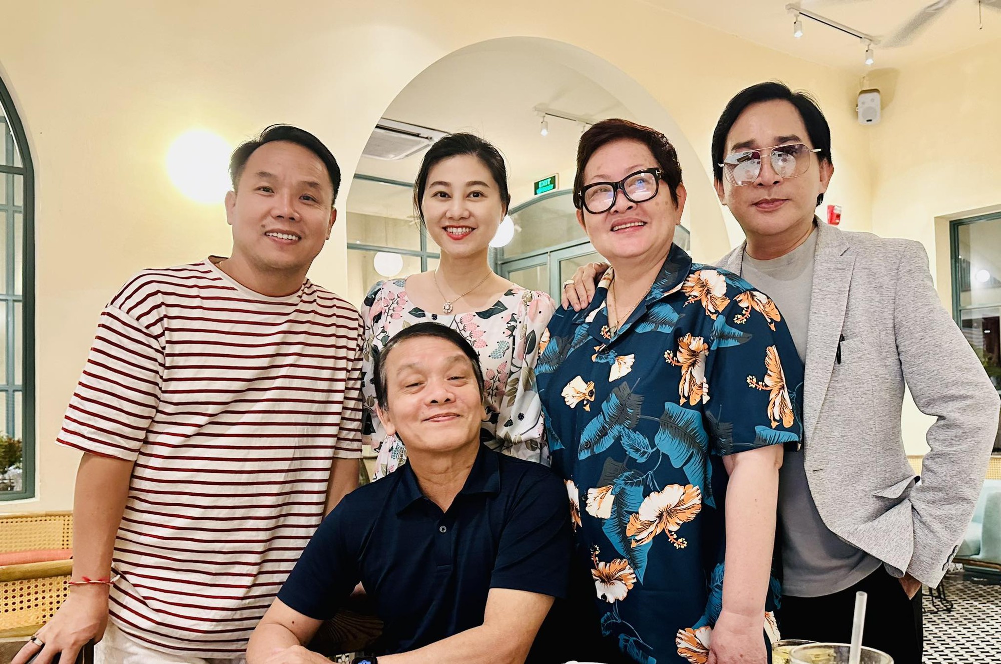 Nhà thiết kế Việt Hùng "phủ mây" cho "Cô đào hát" Quế Trân
