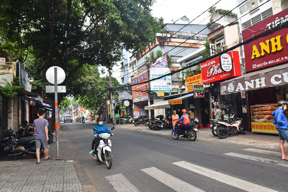 Những người làm hoa cho đất: Học Lạc và giọng cười trào phúng của người Nam Kỳ