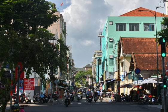 Những người l&agrave;m hoa cho đất: Học Lạc v&agrave; giọng cười tr&agrave;o ph&uacute;ng của người Nam Kỳ - Ảnh 2.