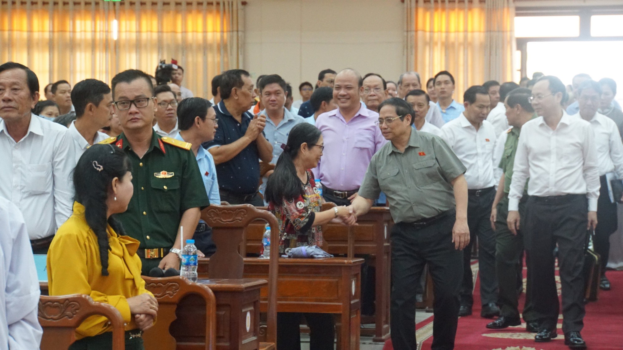 Thủ tướng trả lời cử tri Cần Thơ nhiều vấn đề quan trọng - Ảnh 4.