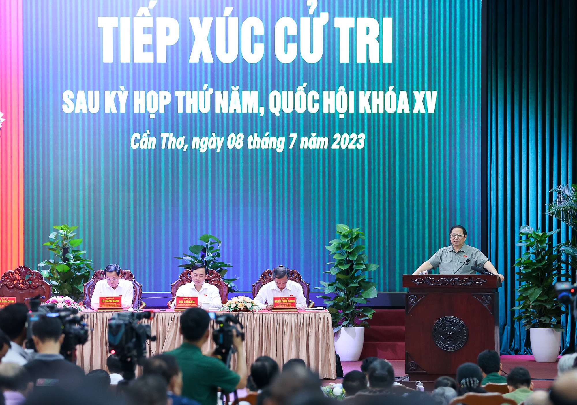 Thủ tướng trả lời cử tri Cần Thơ nhiều vấn đề quan trọng - Ảnh 2.