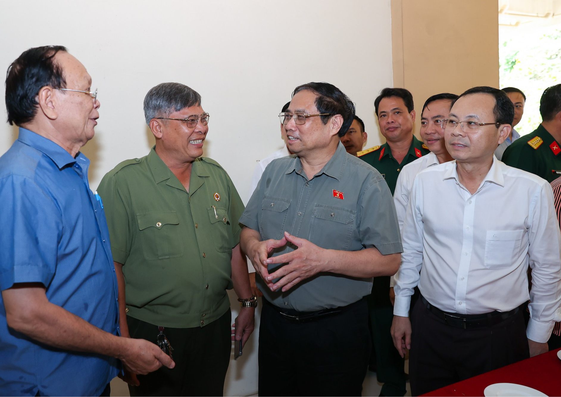 Thủ tướng trả lời cử tri Cần Thơ nhiều vấn đề quan trọng