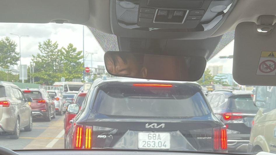 Xe nổ lốp, tuyến cao tốc TP HCM - Long Thành - Dầu Giây ùn ứ