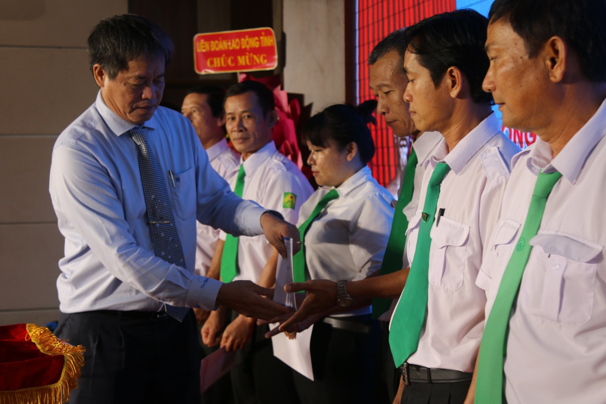 Tăng cường chăm lo, bảo vệ người lao động - Ảnh 6.