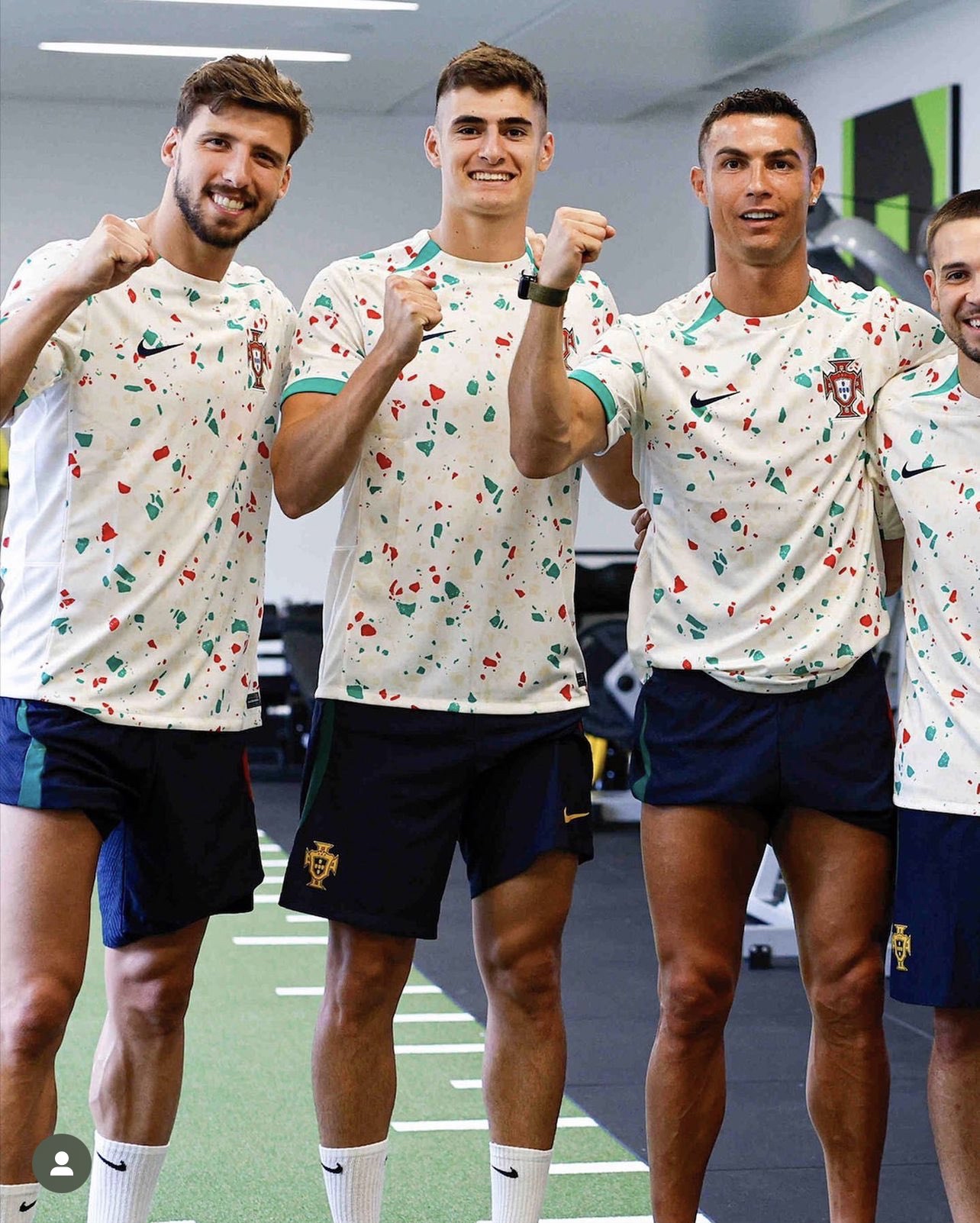 Ronaldo động vi&ecirc;n tinh thần cho đối thủ của tuyển nữ Việt Nam tại World Cup - Ảnh 1.