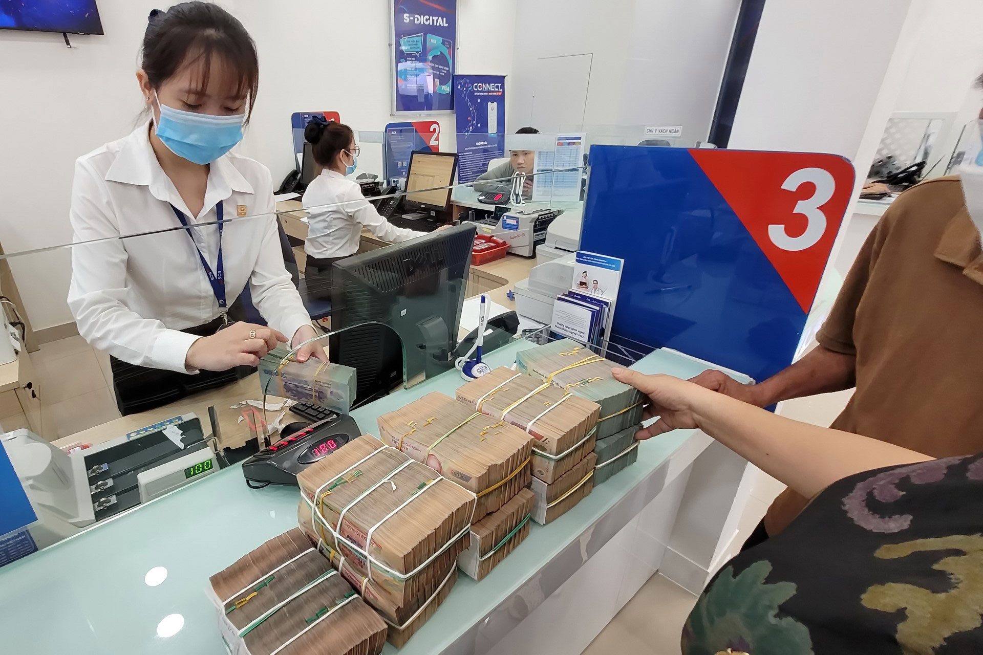 CƠ HỘI CHO KINH TẾ TP HCM BỨT PHÁ (*): Giảm thêm lãi suất, nới lỏng điều kiện cho vay