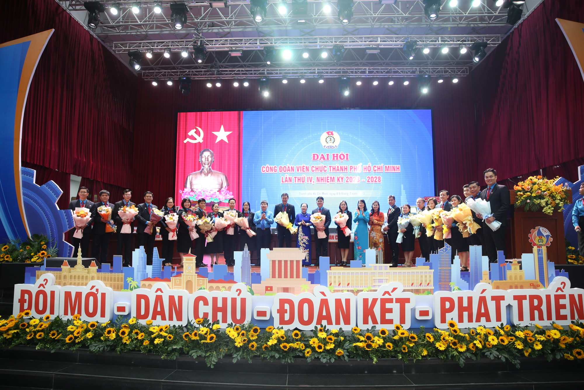 Cán bộ Công đoàn phải dám nghĩ, dám làm - Ảnh 6.