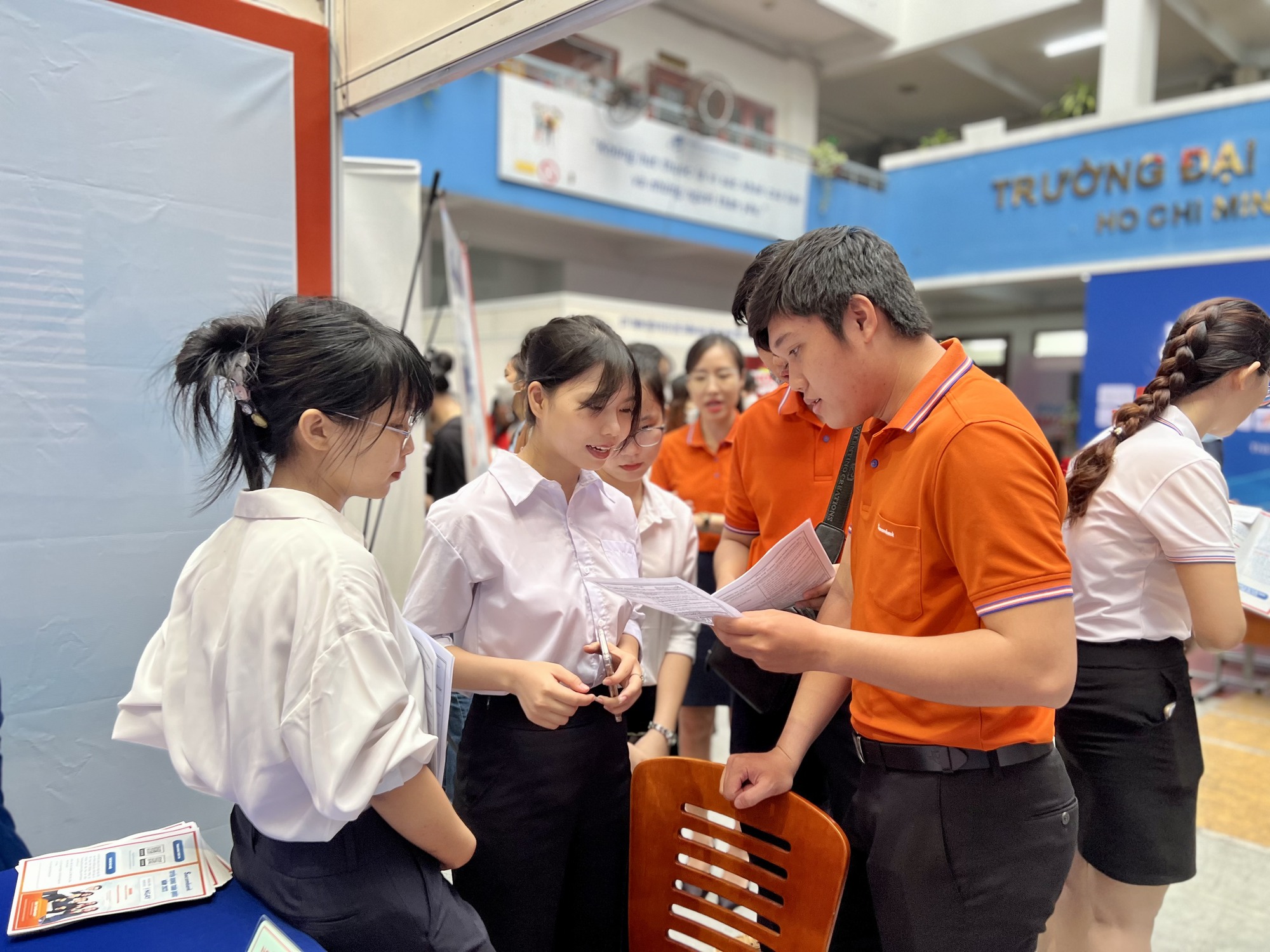 Hơn 1.000 vị trí việc làm dành cho sinh viên, người lao động