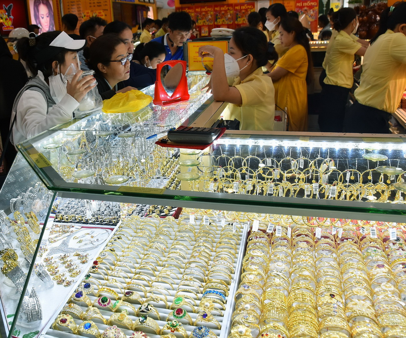Gi&aacute; v&agrave;ng h&ocirc;m nay 9-7: Ế ẩm, v&agrave;ng SJC vẫn cao hơn v&agrave;ng nhẫn tr&ecirc;n 10 triệu đồng/lượng - Ảnh 2.