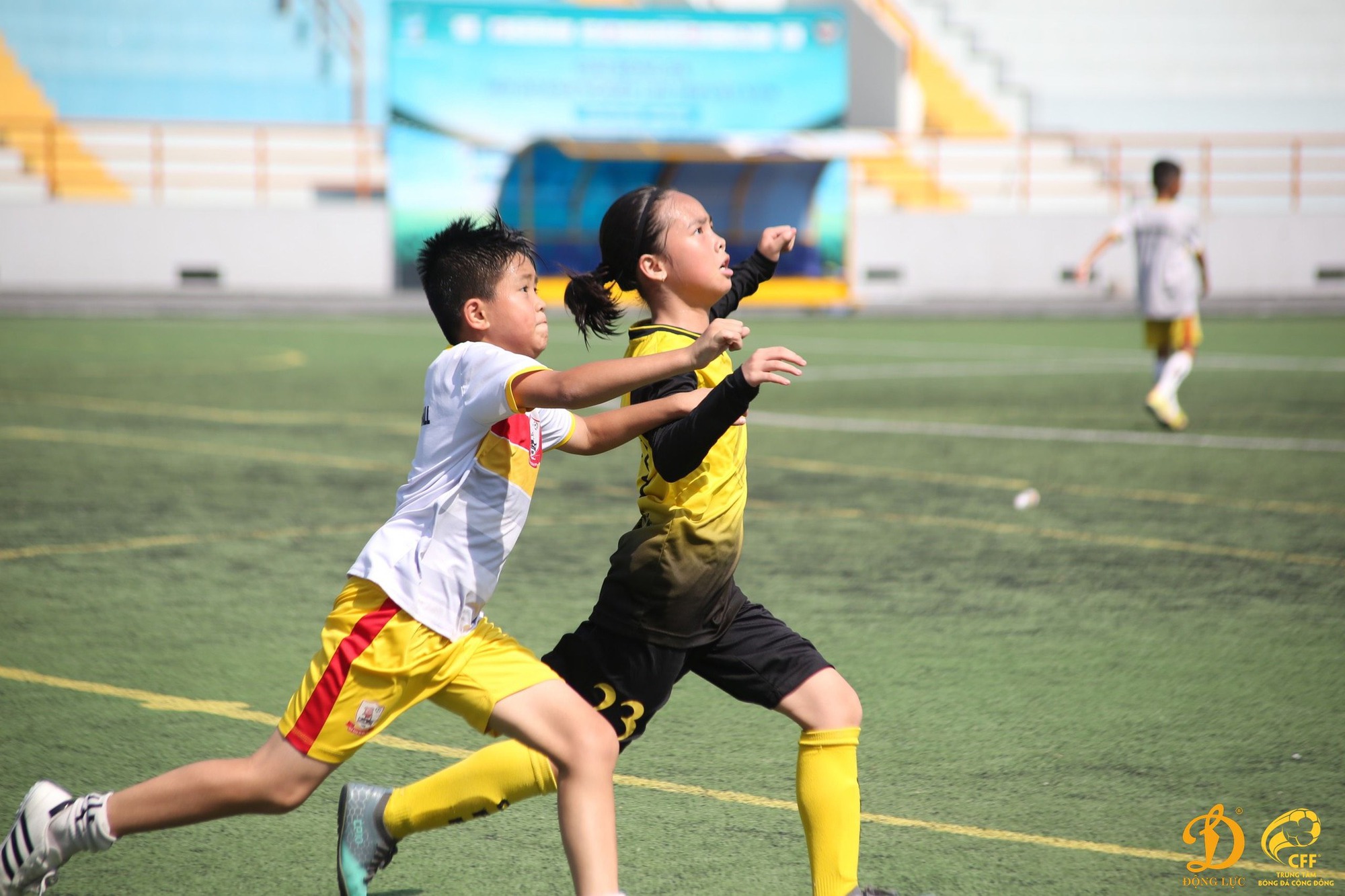 Cựu tuyển thủ Ngọc Ch&acirc;m tiếp đam m&ecirc; cho c&aacute;c nữ cầu thủ nh&iacute; - Ảnh 3.