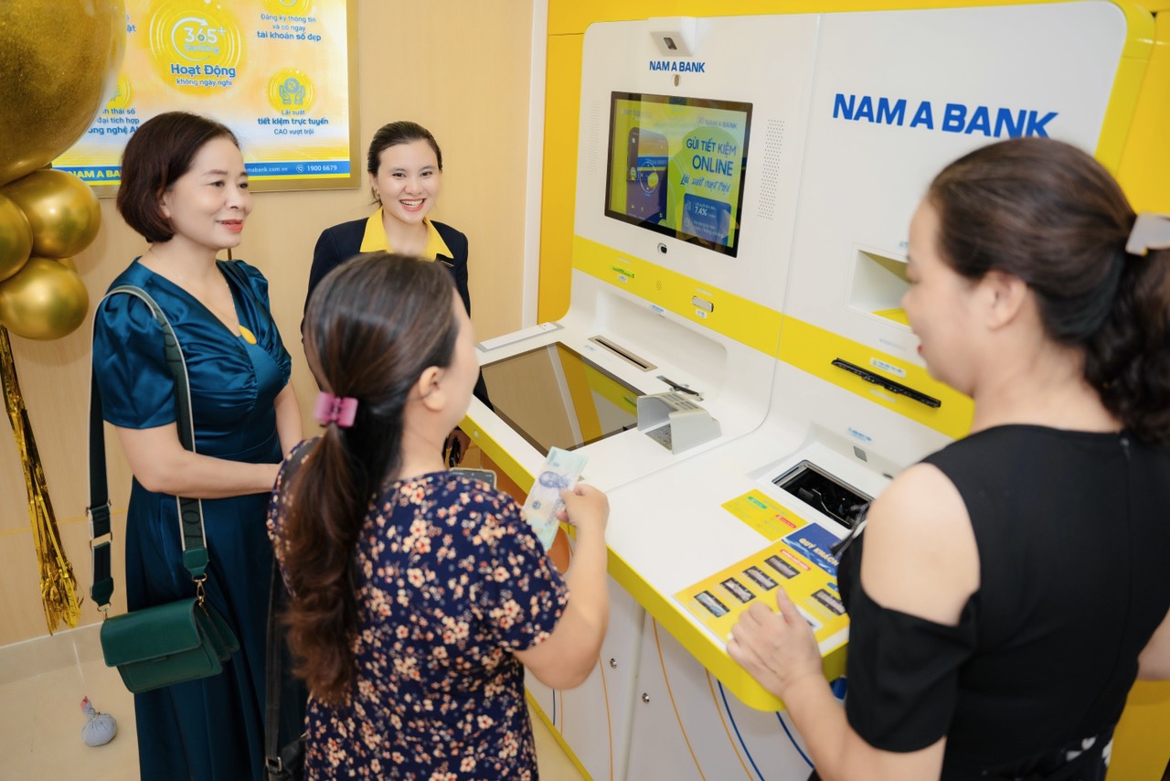 ONEBANK by Nam A Bank chạm mốc 100 điểm giao dịch số trên toàn quốc