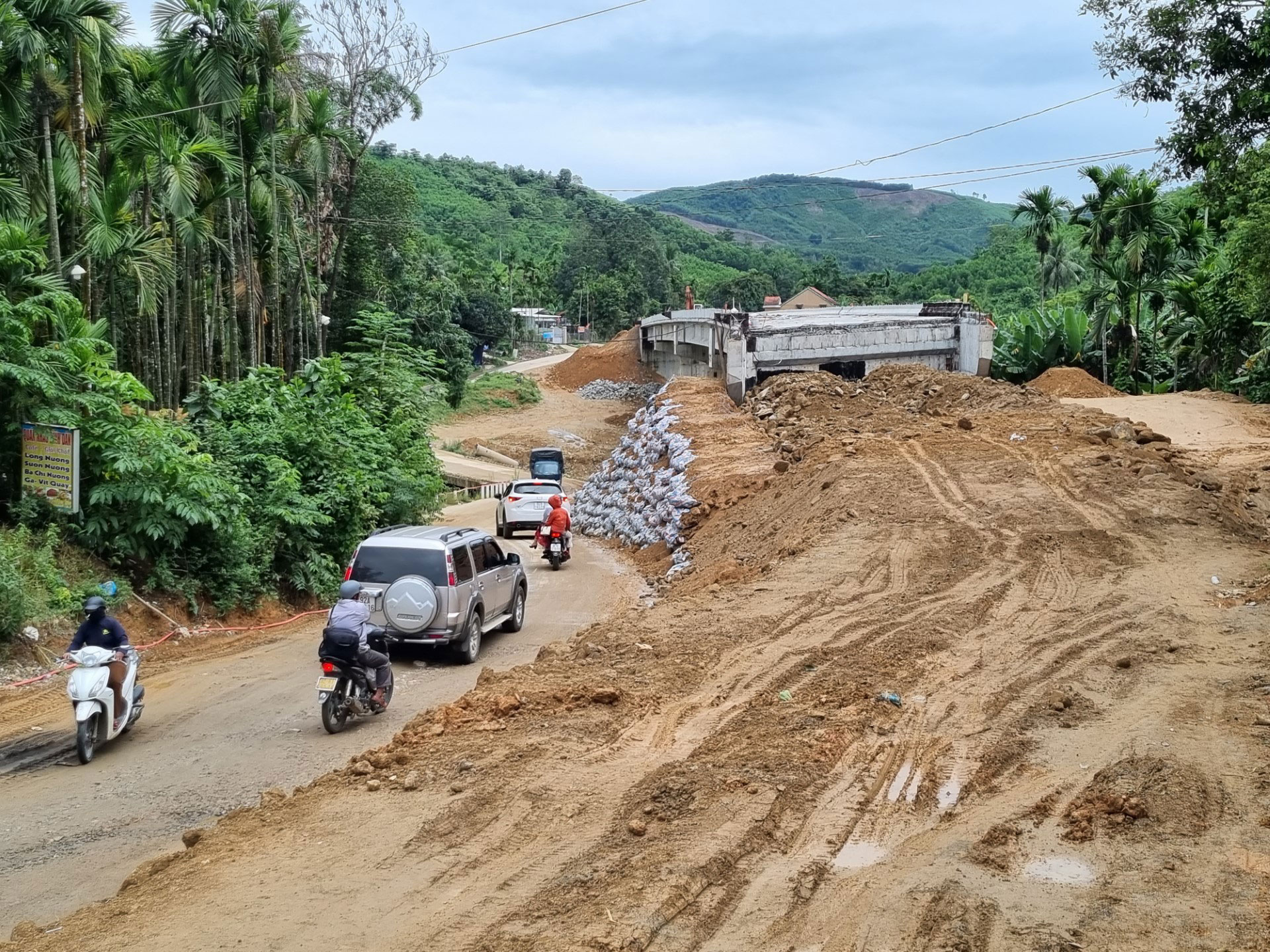 Lo ngại cho 2 cây cầu đang xây ở Quảng Nam