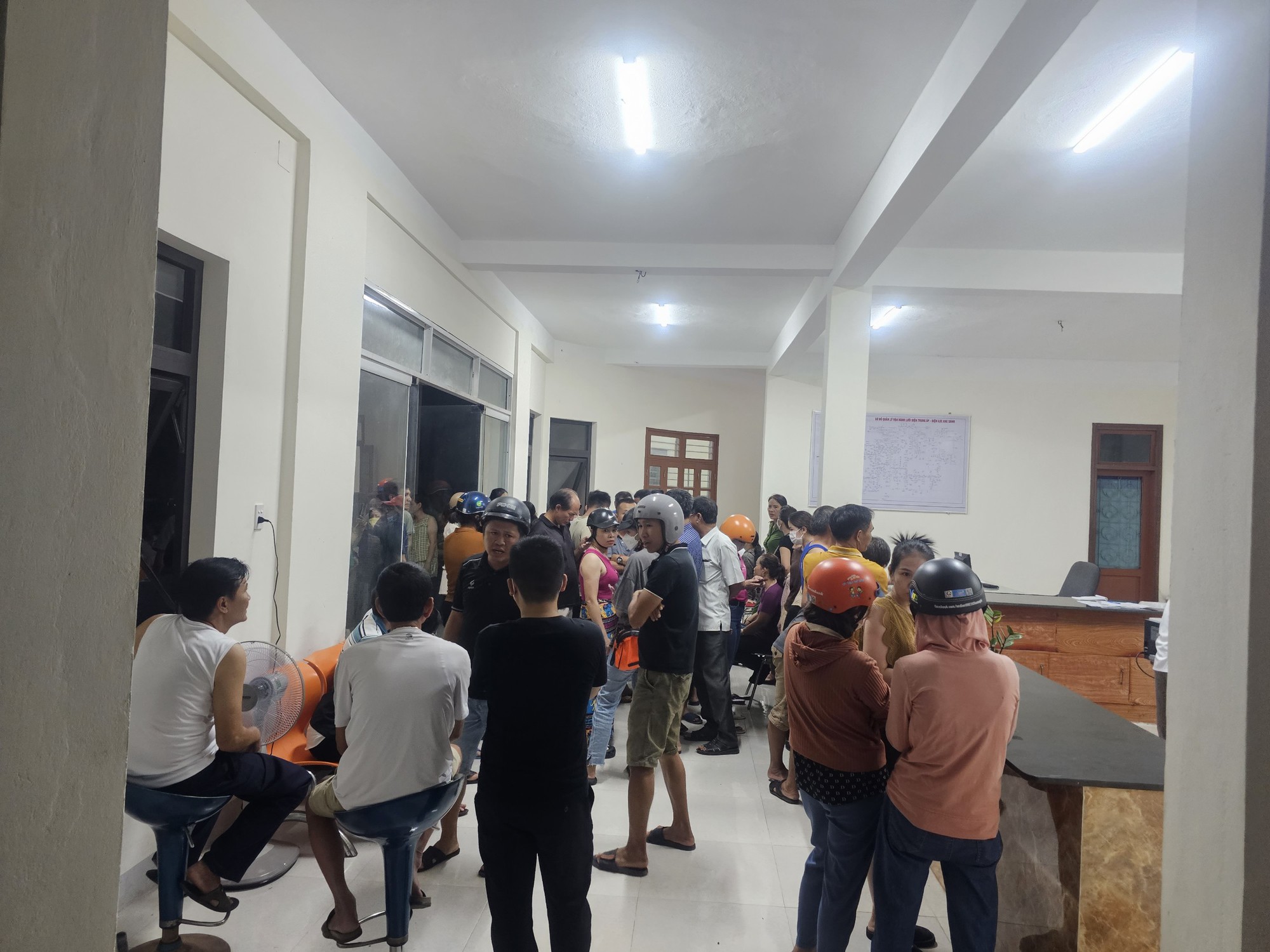 Người dân tố Bưu điện Hướng Hóa lén lấy thông tin khi ký hợp đồng mua bán điện