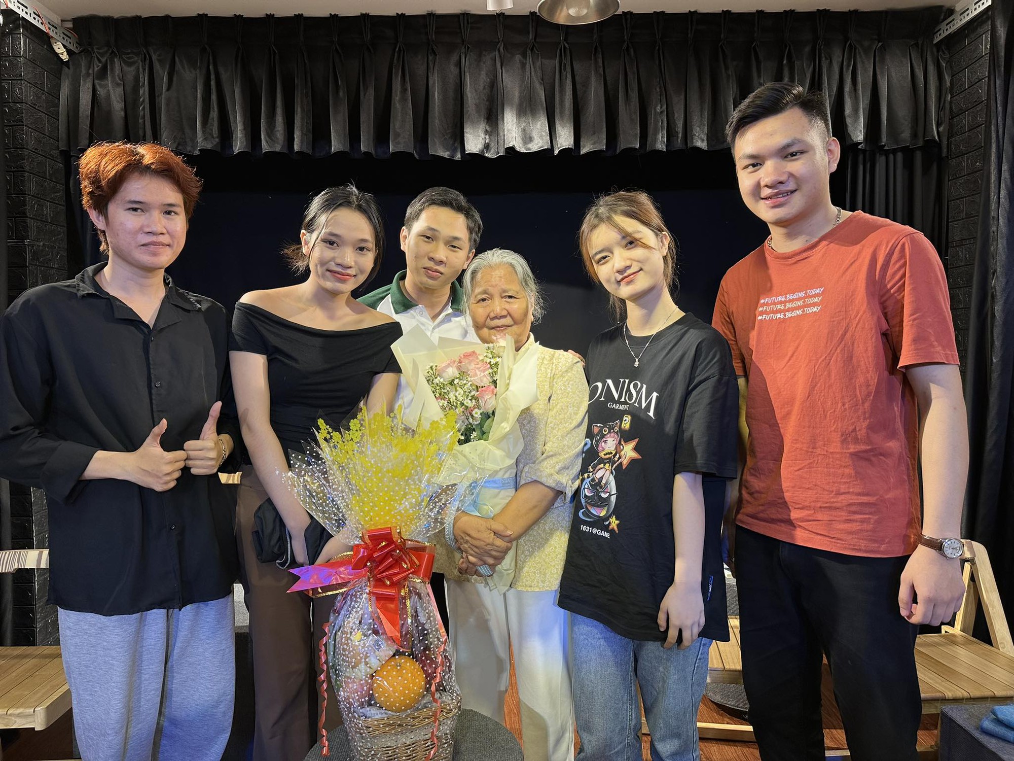 NSƯT Lê Thiện