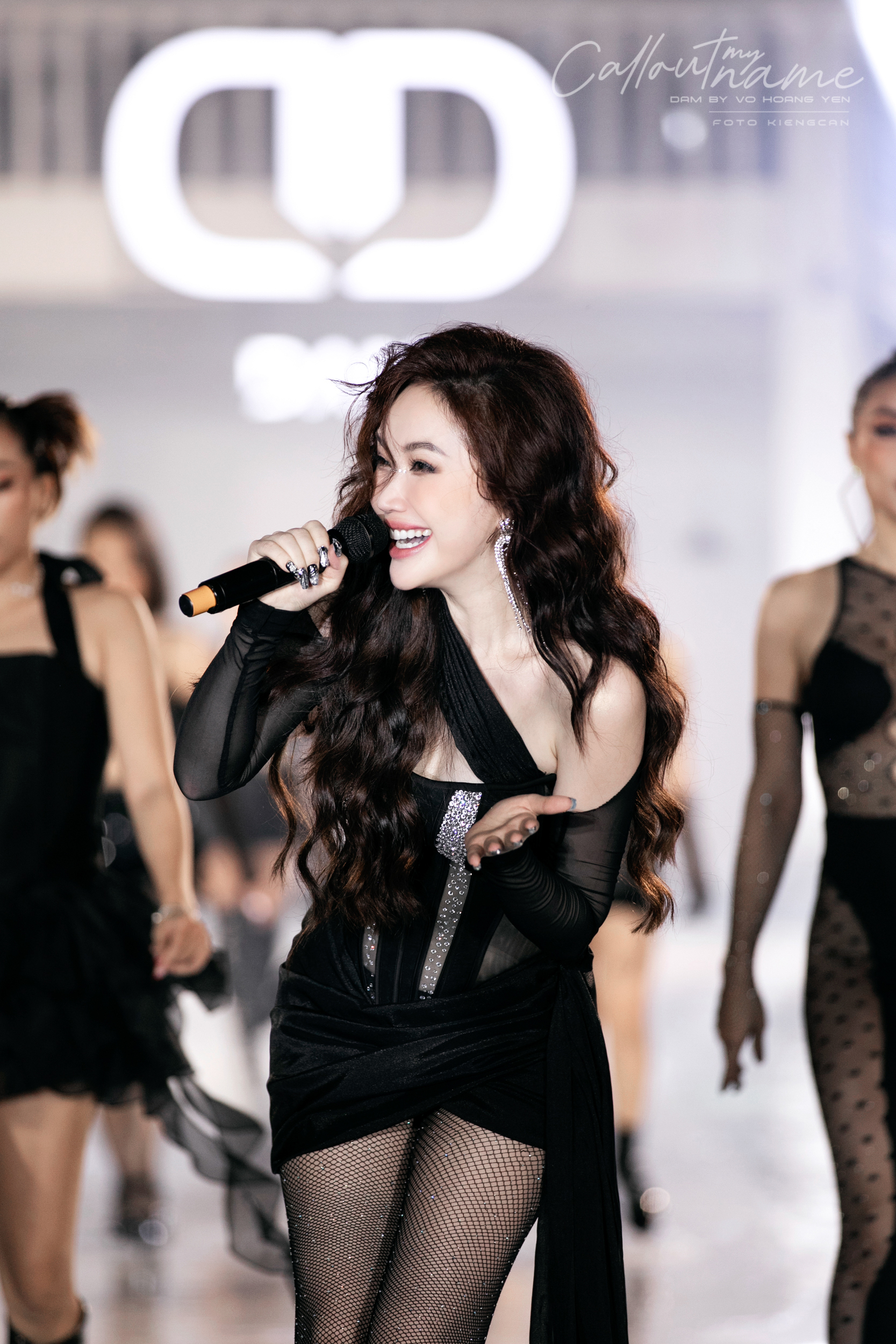 Loạt người đẹp Việt gợi cảm mừng s&ocirc; V&otilde; Ho&agrave;ng Yến - Ảnh 17.